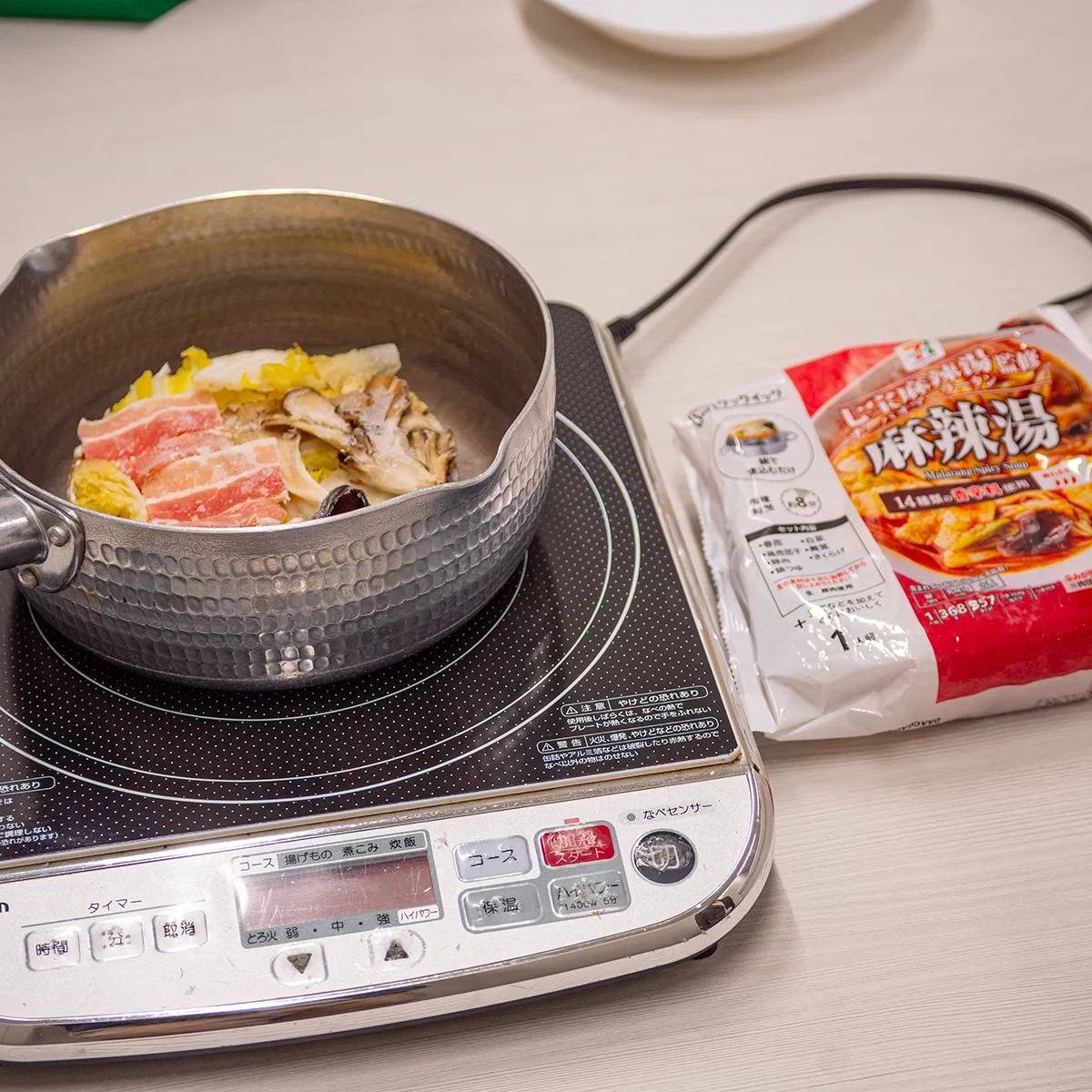 セブン-イレブン麻辣湯を鍋で作る